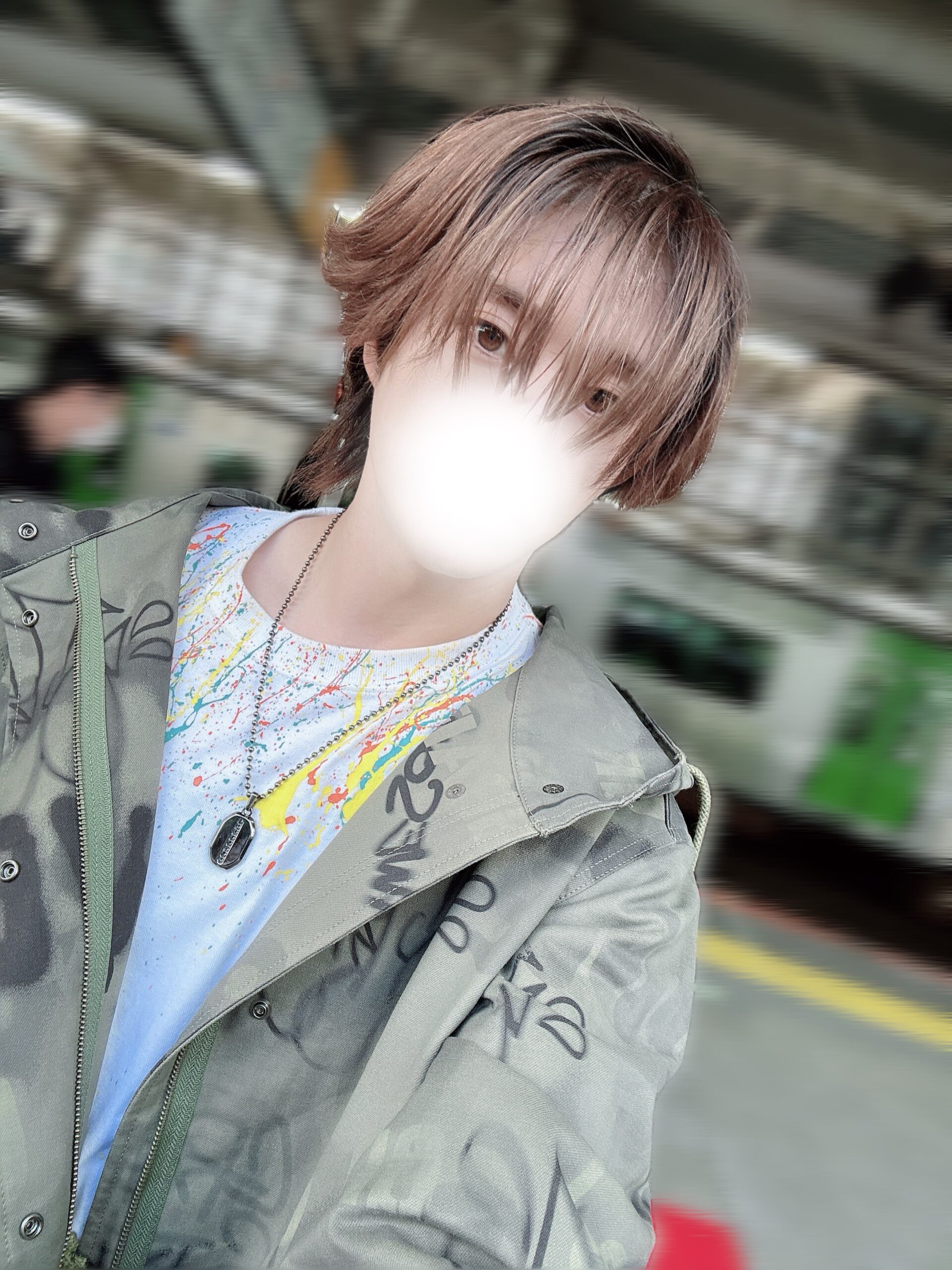 【理不尽にチームを追放される系のアニメが流行ってるけど、そういったアニメが流行る背景にある日本の社会的心理とは？】